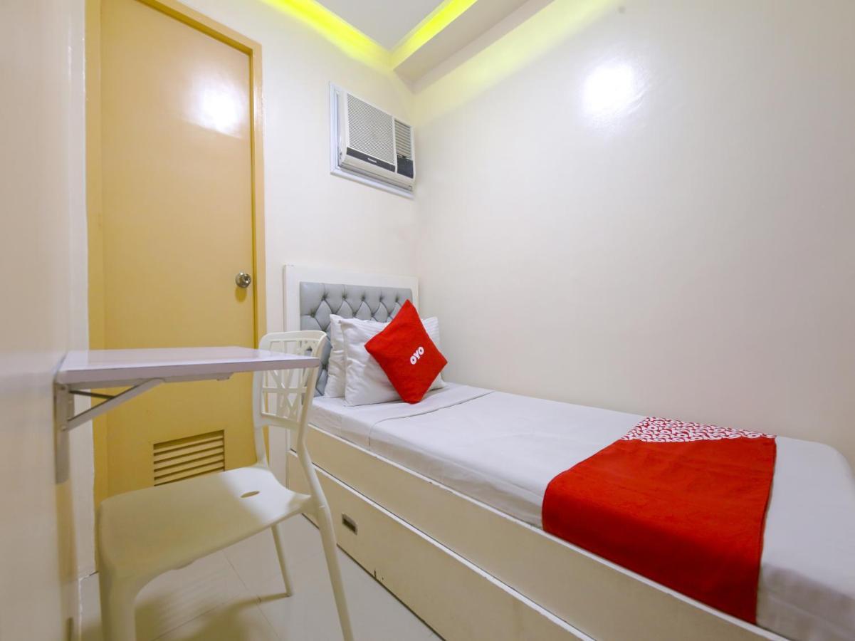 Oyo 783 Freemont Place Paranaque City エクステリア 写真